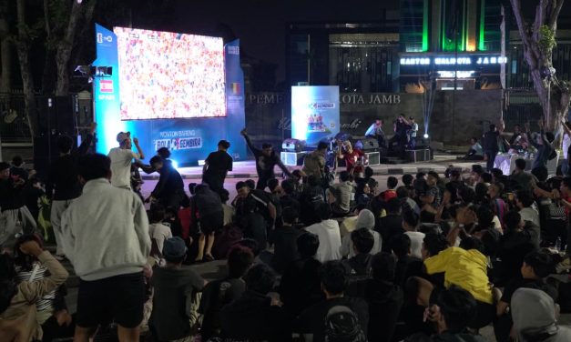Ratusan Warga Padati Tugu Keris, Nobar “Bola Gembira” Bersama TNI Meriahkan Kemenangan Spanyol Ke Semifinal Piala Dunia 2026