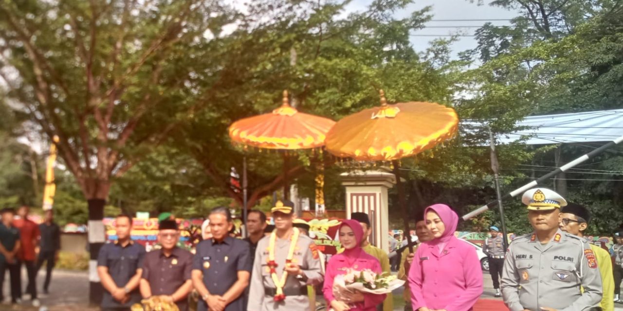 AKBP Bayu Noormansyah Resmi Disambut Sebagai Kapolres Muaro Jambi Dengan Prosesi Adat Dan Pedang Pora