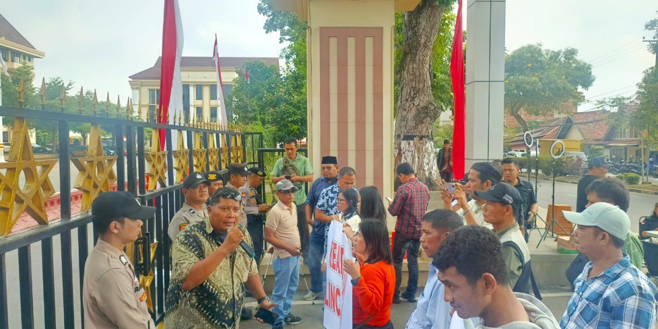 Aksi Keluarga Korban Desak Polda Jambi Segera Tangkap Dua Pelaku DPO Kasus Pembunuhan Sadis