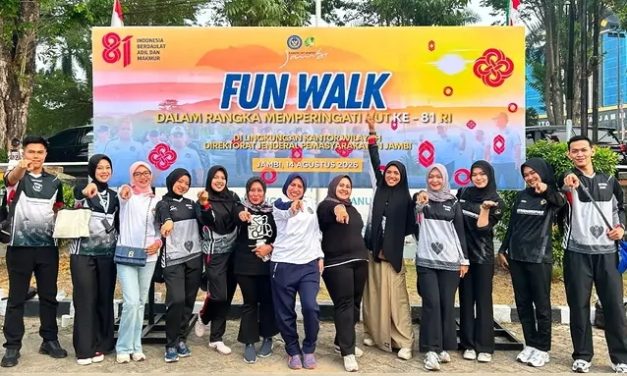 Semarak HUT RI Ke-81, Lapas Perempuan Jambi Ramaikan Fun Walk Kanwil Ditjenpas