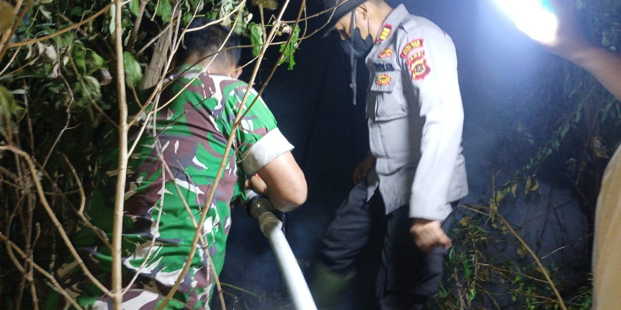 Kapolsek Mestong Pimpin Pendinginan Pascakarhutla di Desa Sebapo