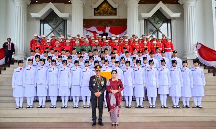 Kapolda Jambi Hadiri Pengibaran Duplikat Pusaka Bendera Merah Putih HUT ke-81 RI