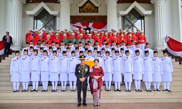 Kapolda Jambi Hadiri Pengibaran Duplikat Pusaka Bendera Merah Putih HUT ke-81 RI