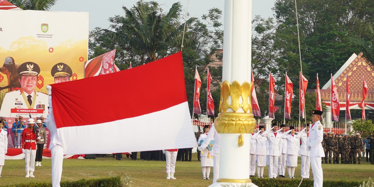 Kasdam II/Sriwijaya Hadiri Upacara Penurunan Bendera HUT Ke-81 Kemerdekaan RI di Griya Agung