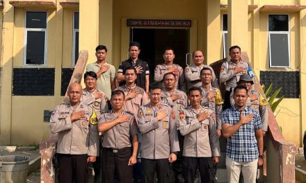 Kapolres Muaro Jambi Tekankan Integritas dan Keselamatan Personel Saat Kunjungi Polsek Kumpeh Ilir
