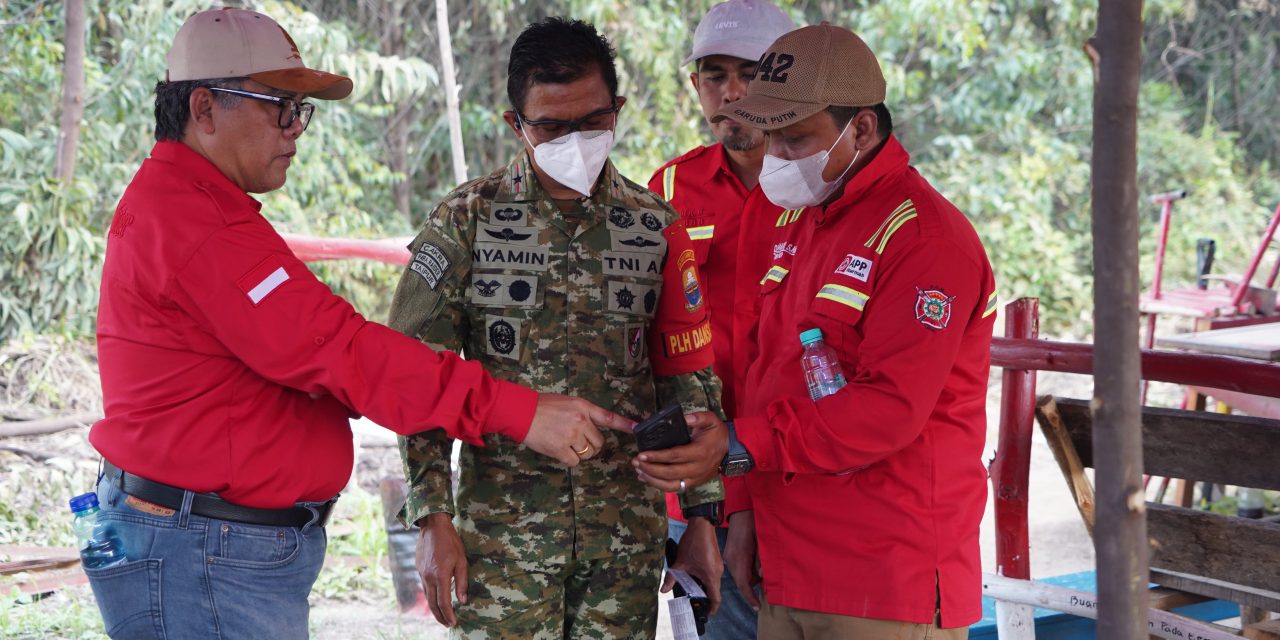 Danrem 042/Gapu Tinjau Lokasi Karhutla Di Londerang, Turun Langsung Bantu Pemadaman