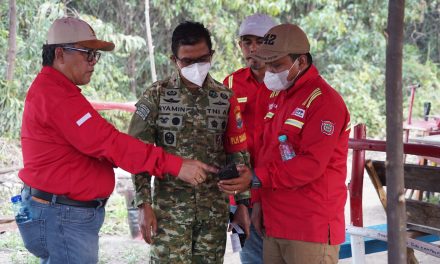 Danrem 042/Gapu Tinjau Lokasi Karhutla Di Londerang, Turun Langsung Bantu Pemadaman