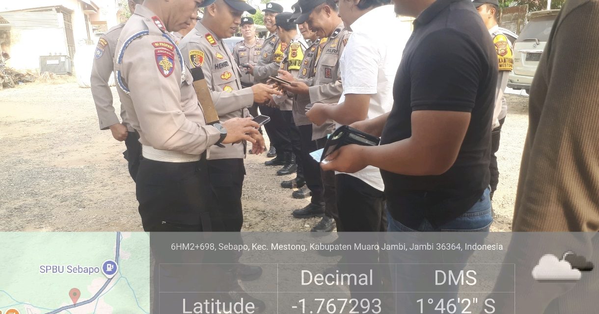 Cegah Judi Online, Polsek Mestong Periksa Handphone Personel