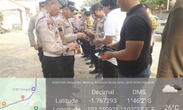 Cegah Judi Online, Polsek Mestong Periksa Handphone Personel