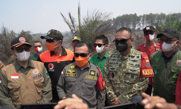 Kasiops Korem 042/Gapu Dampingi Gubernur Jambi Tinjau Lokasi Karhutla di Tahura Batang Hari