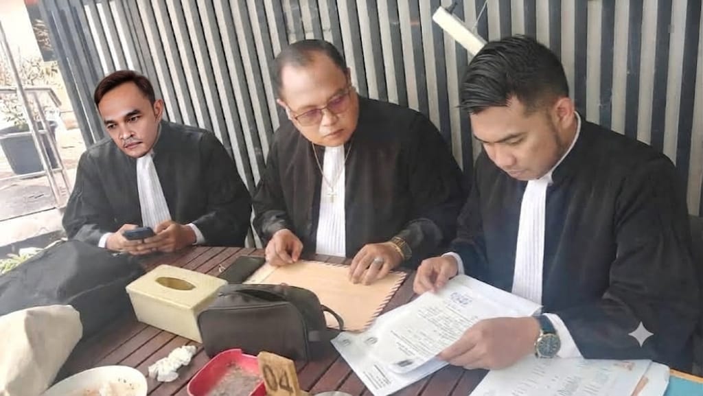Tiga Advokat FERADI WPI Hadiri Persidangan Di PN Cikarang