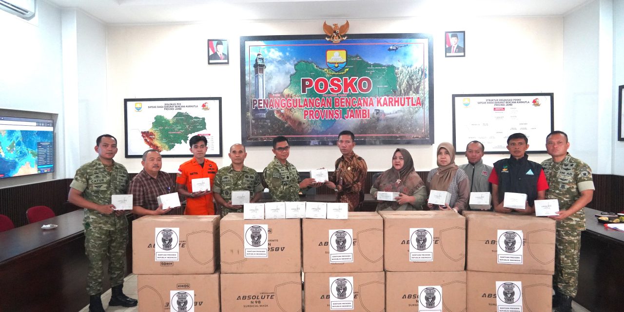 Danrem 042/Gapu Salurkan 25 Ribu Masker Bantuan Presiden Untuk Warga Jambi