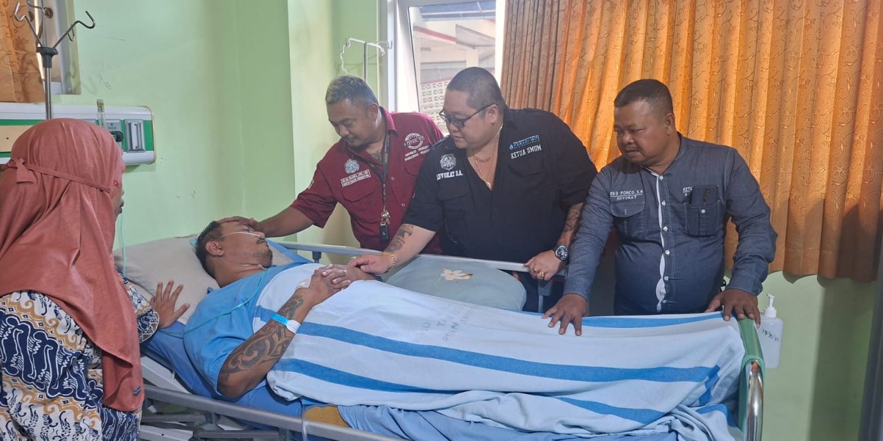 Eko Ponco Berlinang Air Mata Melihat Kondisi M. Sholeh Korban Dugaan Pengeroyokan di Salatiga