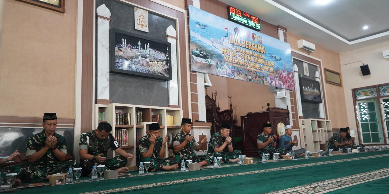 Doa Bersama Di Masjid At-Taqwa, Korem 042/Gapu Peringati HUT Ke-81 TNI
