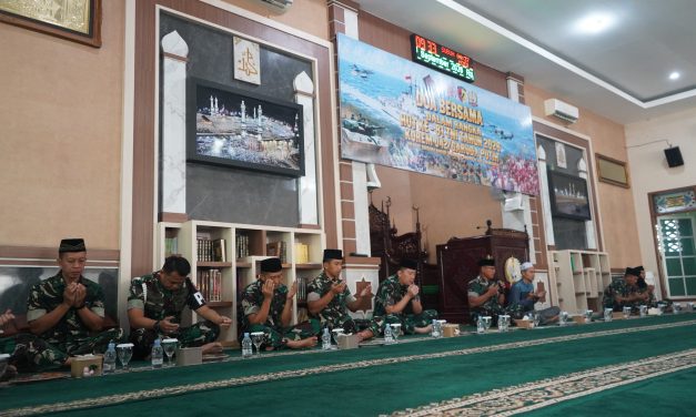 Doa Bersama Di Masjid At-Taqwa, Korem 042/Gapu Peringati HUT Ke-81 TNI
