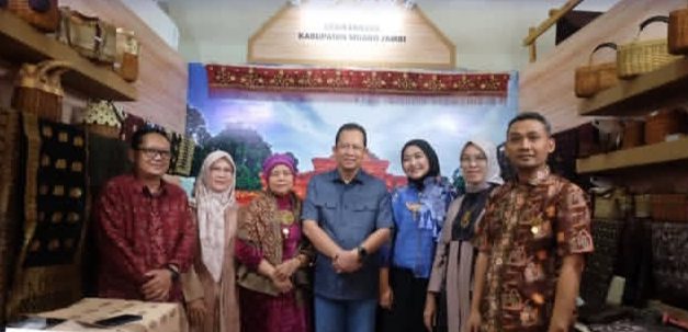 Bupati Muaro Jambi Tinjau Stand Kriyanusa 2026, Dorong Produk Kriya Tembus Pasar Internasional