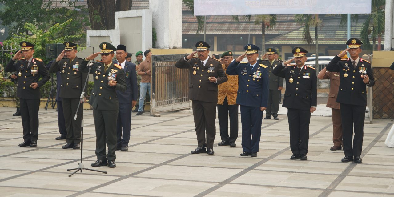 Danrem 042/Gapu Pimpin Ziarah Nasional HUT Ke-81 TNI Di TMP Satria Bhakti Jambi