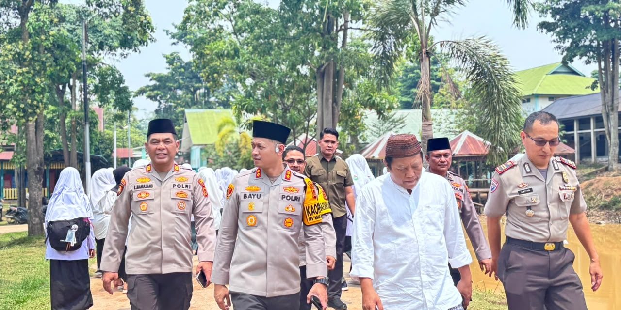 Kapolres Muaro Jambi Ajak Santri Bijak Bermedia Digital dalam Ngeriung Jumat Presisi