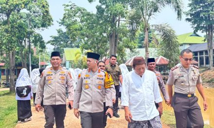 Kapolres Muaro Jambi Ajak Santri Bijak Bermedia Digital dalam Ngeriung Jumat Presisi