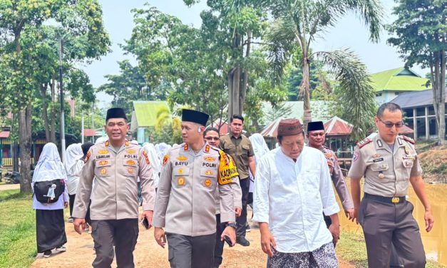 Kapolres Muaro Jambi Ajak Santri Bijak Bermedia Digital dalam Ngeriung Jumat Presisi