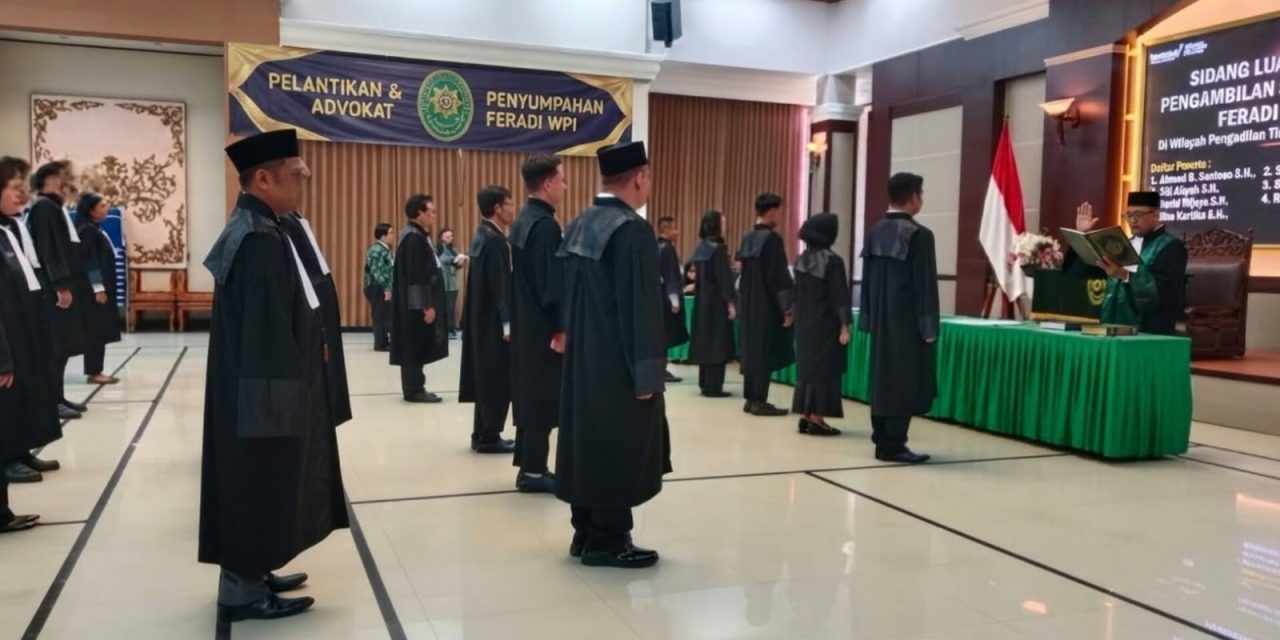 FERADI WPI Antarkan 19 Calon Advokat Jalani Penyumpahan di Pengadilan Tinggi Surabaya dan Bandung