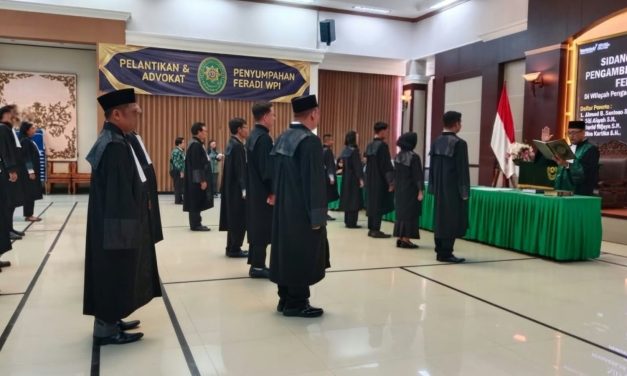 FERADI WPI Antarkan 19 Calon Advokat Jalani Penyumpahan di Pengadilan Tinggi Surabaya dan Bandung