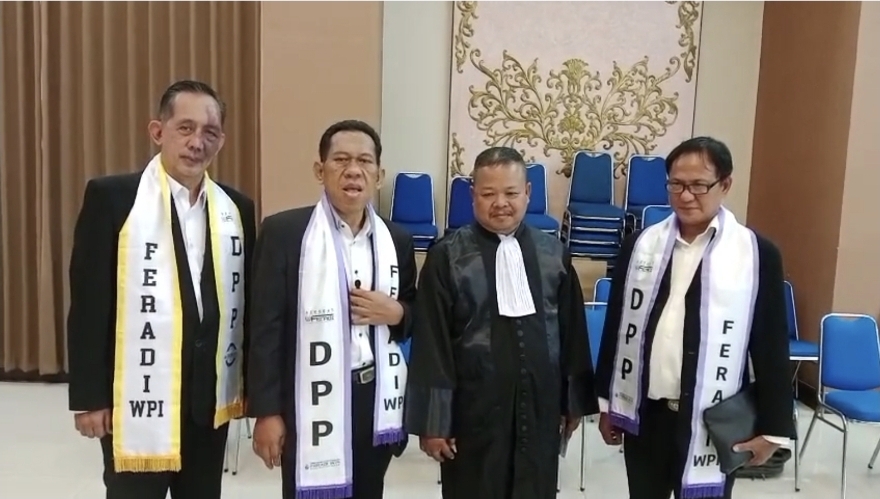 Dwi Siswanto, Yulianto Kiswocahyono, dan Arifin Dampingi Eko Ponco Jalani Sumpah Advokat di Pengadilan Tinggi Surabaya