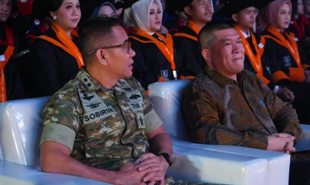 Wakapendam II/Sriwijaya Hadiri Wisuda VII Politeknik Pariwisata Palembang, 361 Mahasiswa Resmi Dilantik