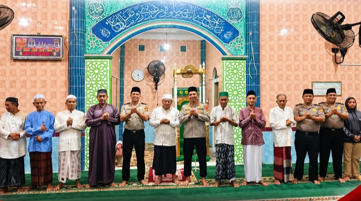 Polres Tanjab Barat Perkuat Kedekatan dengan Warga Lewat Subuh Keliling