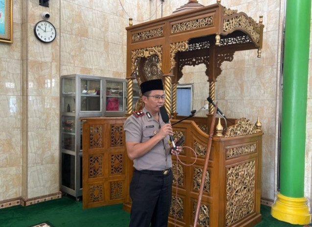 Polres Muaro Jambi Gelar Jumat Keliling di Mendalo Darat, Sosialisasikan Layanan Polisi 110