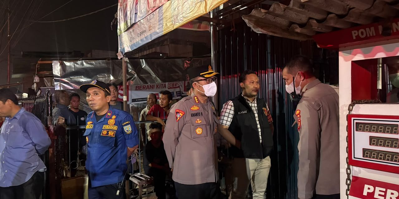 Kapolresta Jambi Tinjau Kebakaran Ruko di Kasang, Satu Karyawati Ditemukan Meninggal Dunia