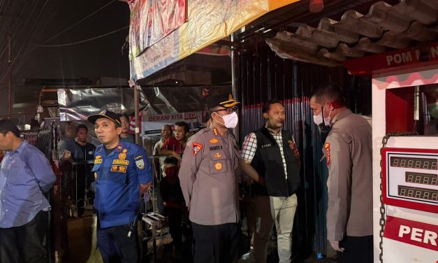Kapolresta Jambi Tinjau Kebakaran Ruko di Kasang, Satu Karyawati Ditemukan Meninggal Dunia